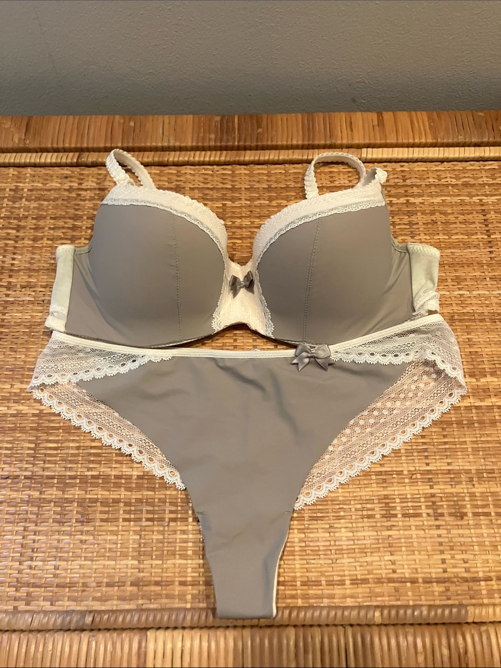 Chantelle Passionata Lingerie Set NWT